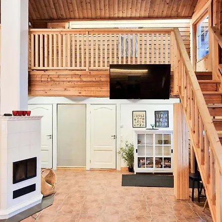 Kantri - 10hloe, Laensi-himos Villa